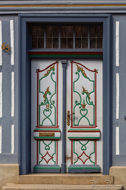 Artfully painted doors (DDD/TDD)