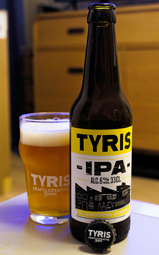 Glass of Valencian Craft Beer - Tyris IPA (6%) (Panasonic LX15 Compact) (1 of 1)