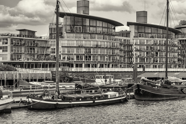 London, Thames waterfront: contemporary architecture and historic ships.
