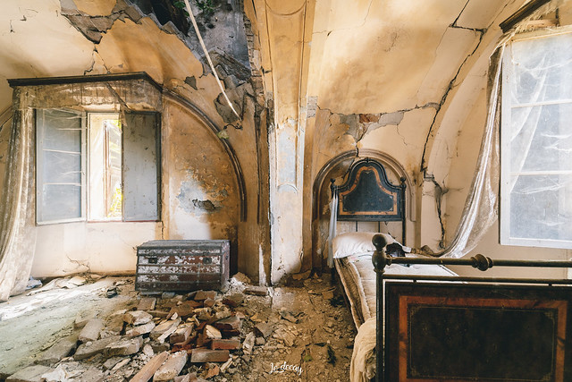 Decaying bedroom 🇮🇹