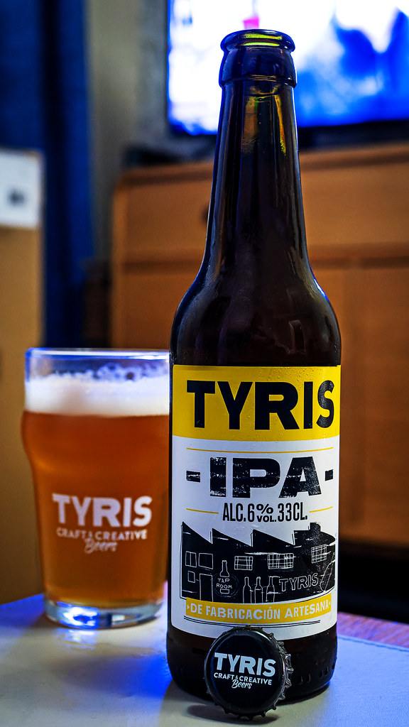 Glass of Valencian Craft Beer - Tyris IPA (6%) (3) (Panasonic LX15 Compact) (1 of 1)