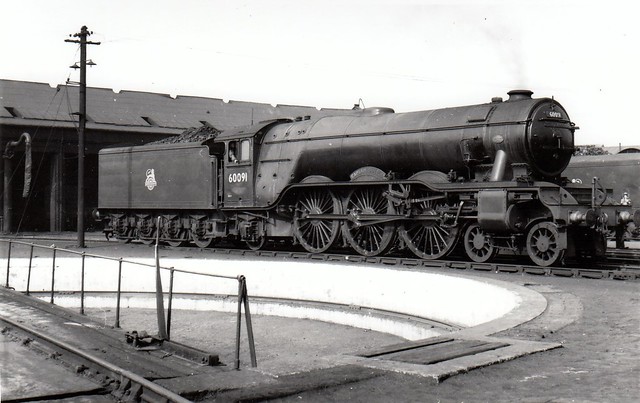 Gresley Class A3 4-6-2 60091 CAPTAIN CUTTLE beside a turntable at Haymarket shed.