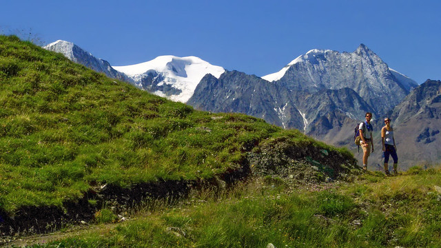 Jeunesse: randonnée sur les Alpes Valaisannes