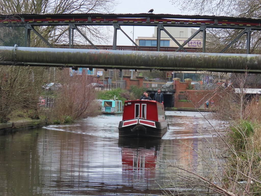 Narrowboat on the Worcester & Birmingham Canal in Selly Oak