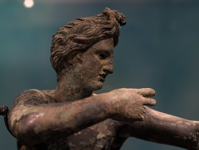 Etrusco-Roman bronze votive statue of Apollo/Aplu (Z153), 7