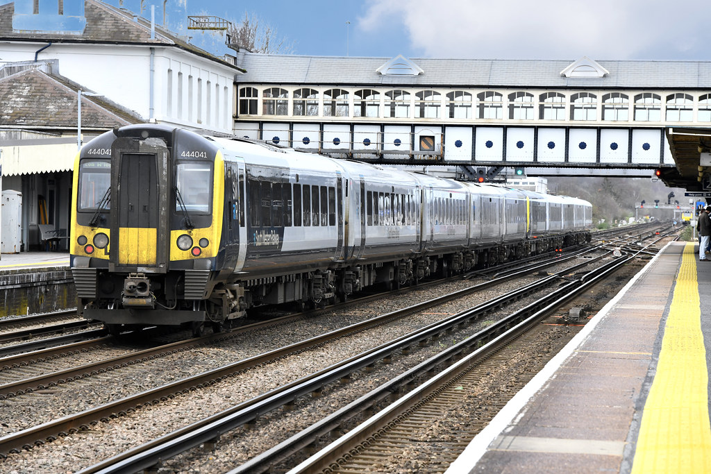 444021 storms past Eastleigh Station bound for London Waterloo on March 16th 2024.