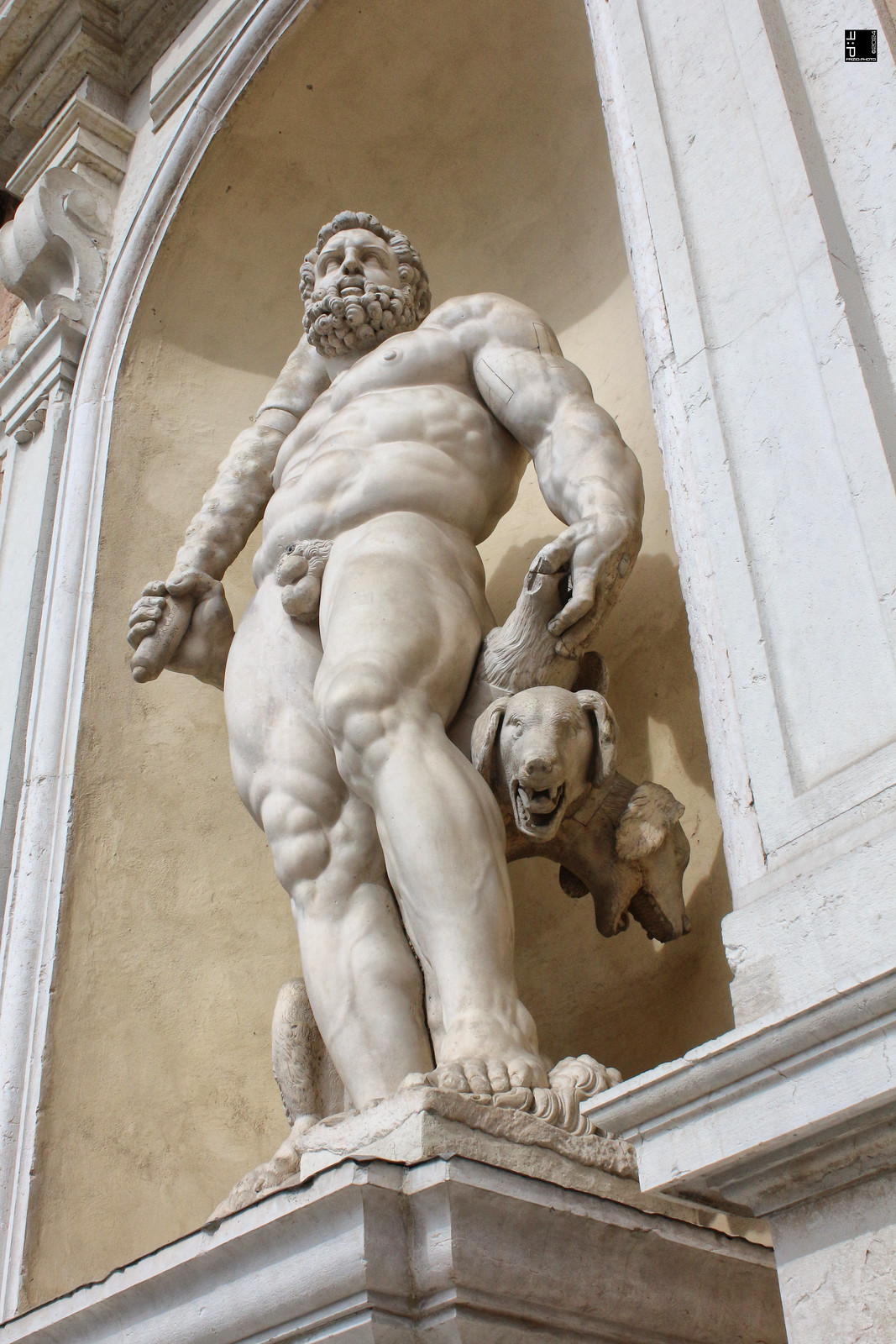 #a0739 Modena, statue ingresso Accademia Militare, ex Palazzo Ducale - Ercole