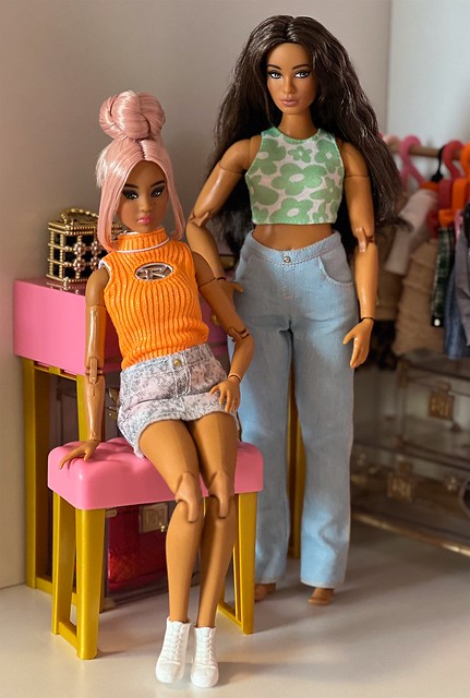 Doll Shelf 3/17: Kit & Vanessa