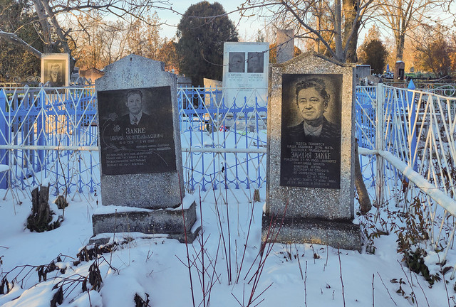 Могила Семьи Закке, Городское Кладбище, Бельцы, Республика Молдова / Grave of  Zakke Family, Balti, Republic of Moldova
