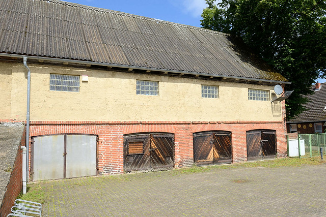 6233 Garagen der ehemaligen NVA   Theodor-Körner-Kaserne;   - Fotos von der Stadt  Dömitz im Landkreis Ludwigslust-Parchim in Mecklenburg-Vorpommern.