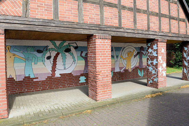 6231 Wandbild am ehem. Eingang zur   NVA   Theodor-Körner-Kaserne;  - Fotos von der Stadt  Dömitz im Landkreis Ludwigslust-Parchim in Mecklenburg-Vorpommern.
