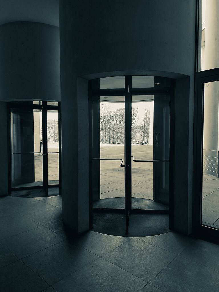 #inside and #outside  #architecture #doors #revolvingdoors #museum #windows #kunstmuseum #kunstmuseumbonn #bonn #germany #europe