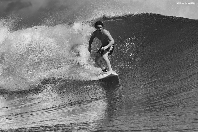 Surfing Teahupo'o