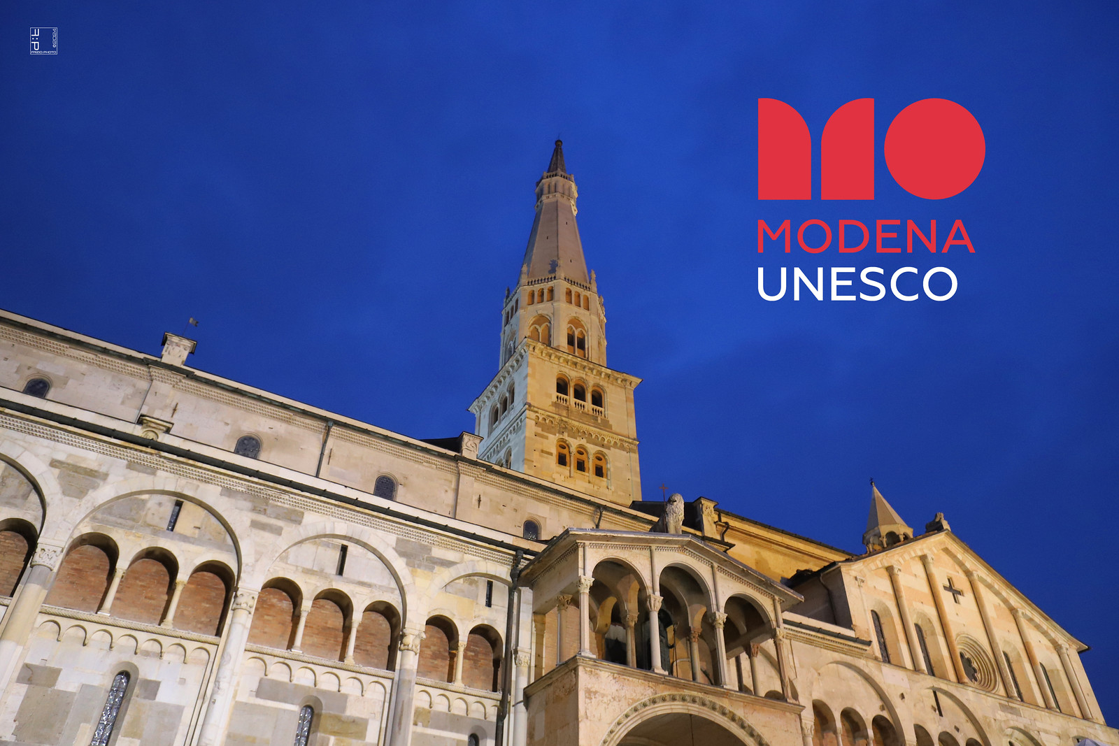 #a0578 Modena, Piazza grande by night, with UNESCO logo