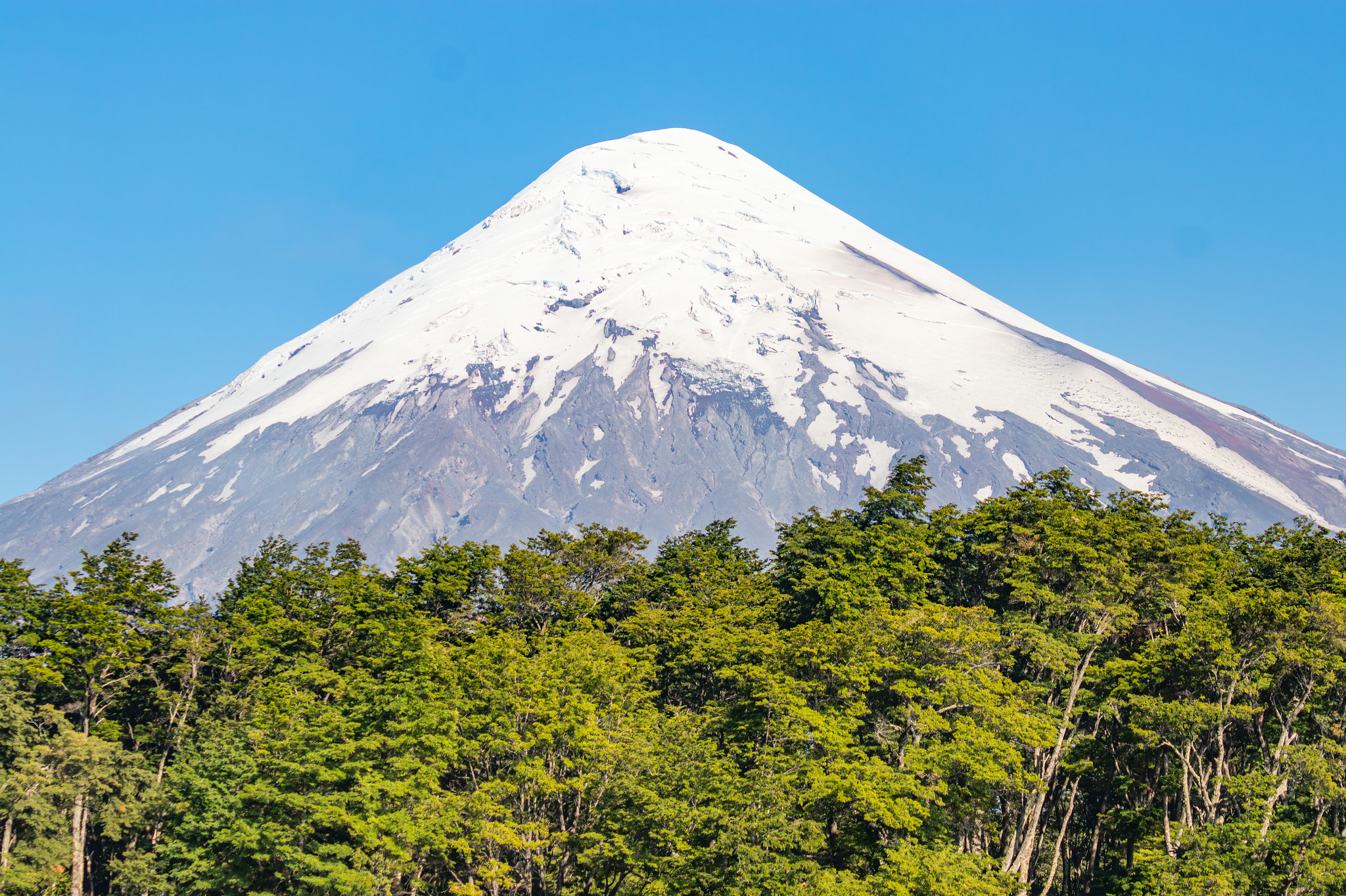 Le dôme enneigé du volcan Osorno