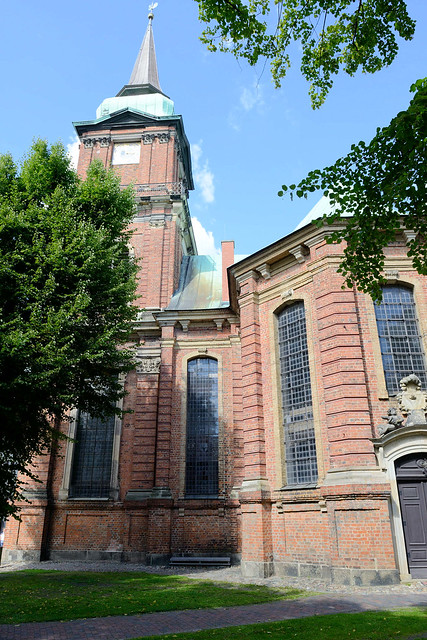 6315 Schelfkirche  Sankt Nikolai, barocke Backsteinkirche von  1713  - Fotos von  Schwerin, Landeshauptstadt von Mecklenburg-Vorpommern.