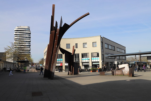 Kunstwerk vor dem Bahnhof, Bietigheim-Bissingen
