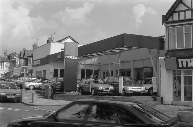 Mazda, Garage, Hale Lane, Mill Hill, Barnet, 1994, 94-5b-42