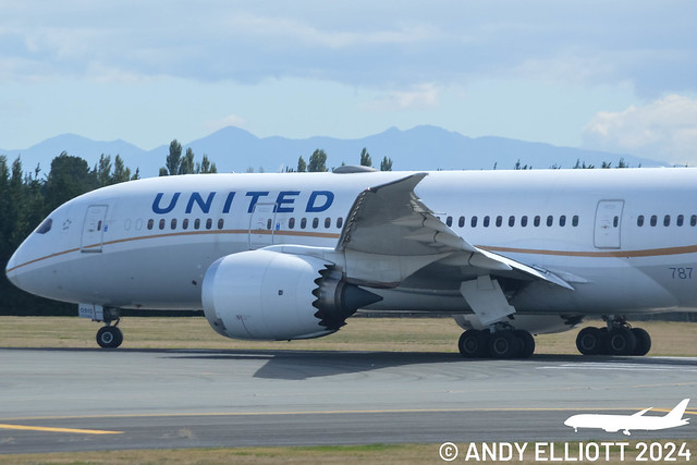 United Airlines / Boeing 787-8 / N30913