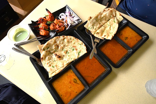Tandoori Prawns with Naan Bread/Curry Sauces