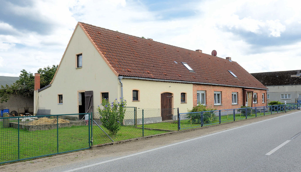 6478 Wohnhaus mit angebautem Wirtschaftsteil -  Fotos von  Pampin, Ortsteil der Gemeinde  Ziegendorf im Landkreis Ludwigslust-Parchim in Mecklenburg-Vorpommern.