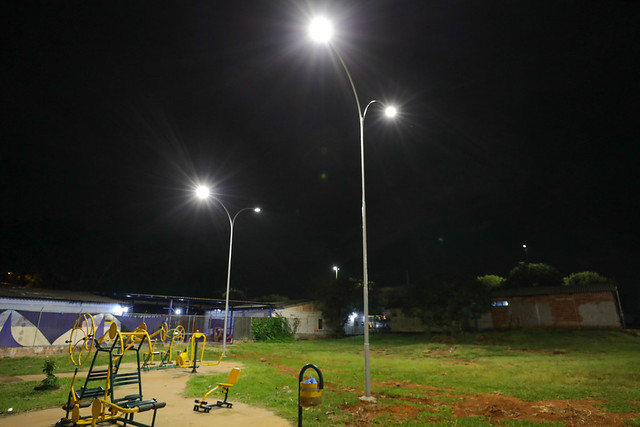 21/03/2024 - Ruas do DF recebem mais de 15 mil lâmpadas de LED em dois meses