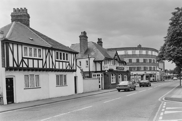 Queen's Head, pub, Cricket Green, Mitcham, Merton, 1994, 94-5z-52