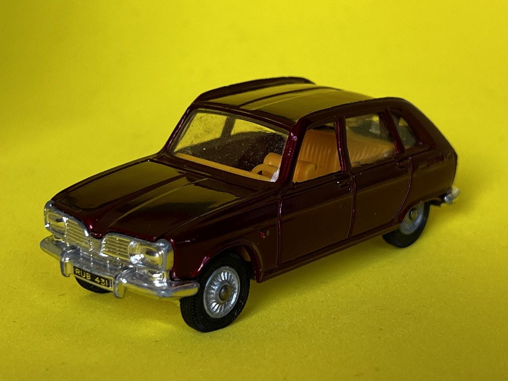 Corgi Toys - Number 260 - Renault 16 - Miniature Diecast Metal Scale Model Motor Vehicle.