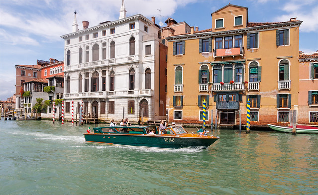 Pleasure Boating on Venice's Grand Canal_0567 . . . . press L Key