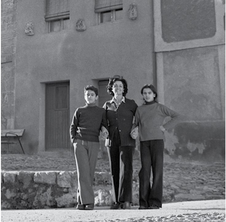 María Teresa Pazos y sus hijos © Museo Etnográfico de Castilla y León