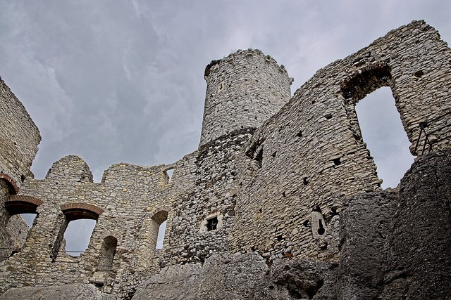 Ogrodzeniec Castle | Poland