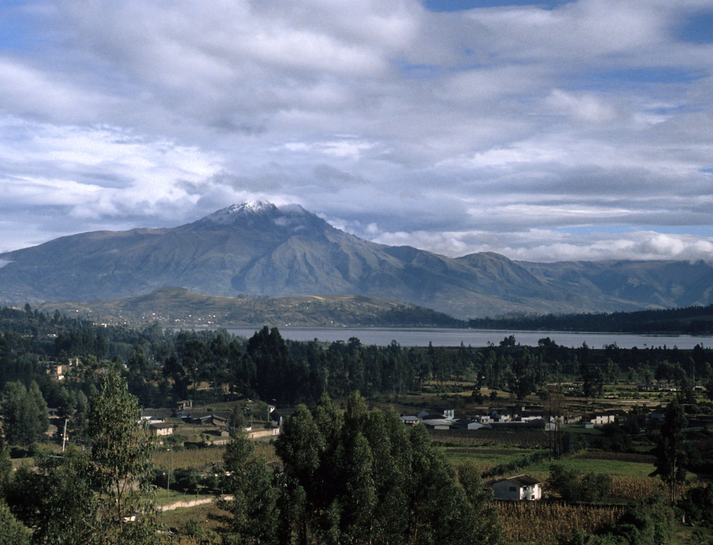 Lago San Pablo Volcano Cotacachi Scenery Andes Ecuador South America