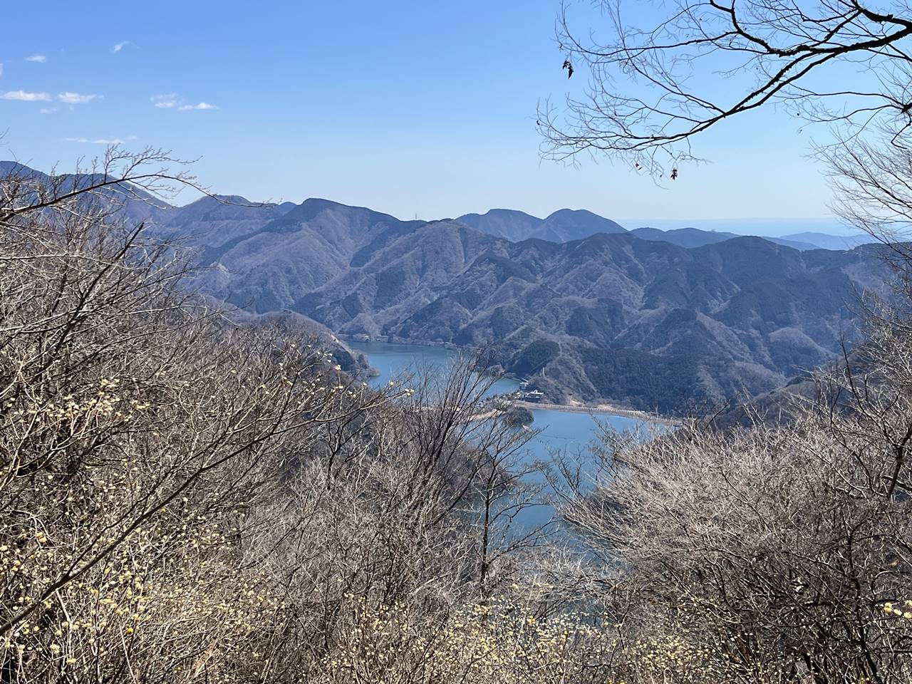 【丹沢】ミツバ岳から眺める丹沢湖