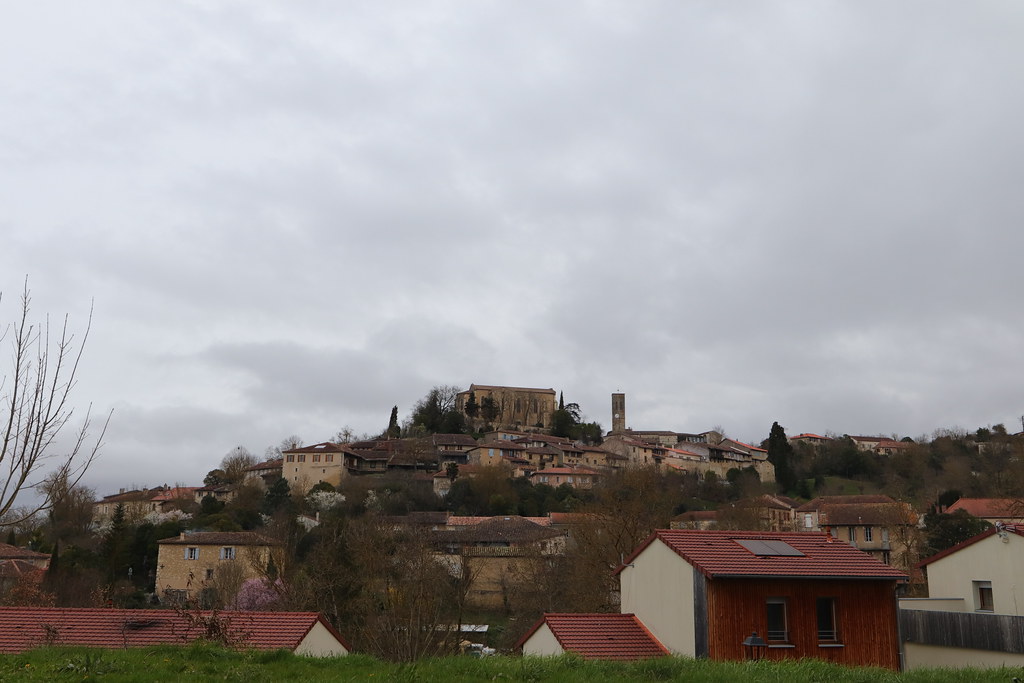 Castelnau-Barbarens sous la grisaille