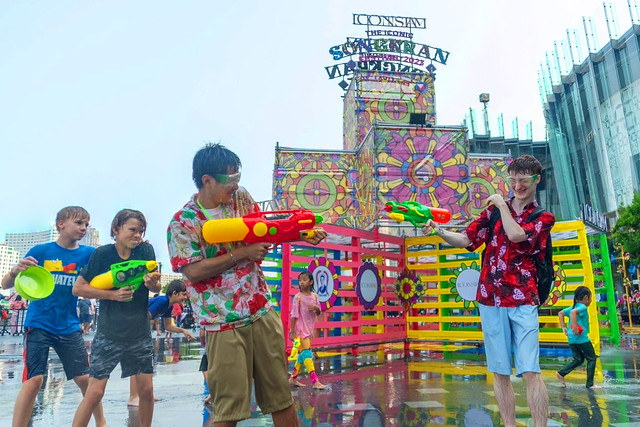 Sambutan Songkran Thaiconic di ICONSIAM Menarik Perhatian Global