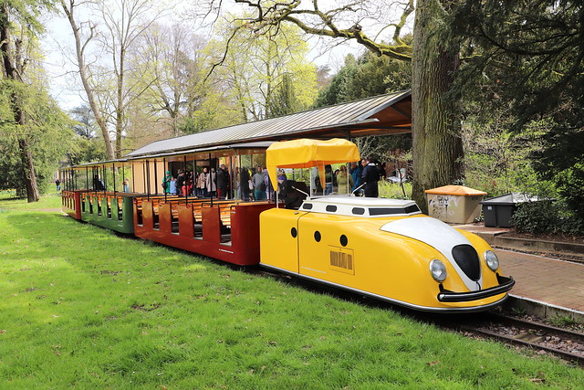 VBK Schlossgartenbahn Porsche Lok gelb, Karlsruhe Schlosspark