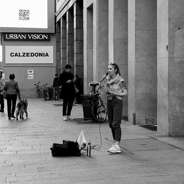 A street singer in Milano