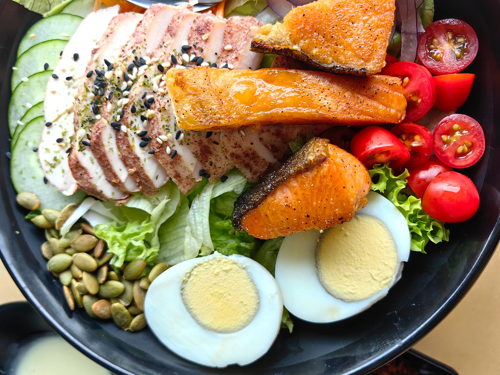燉雞肉烤三文魚沙拉 Protein Mixed Salad rm$17 @ The Real Foods Stall in 美食茶餐室 Meisek USJ14