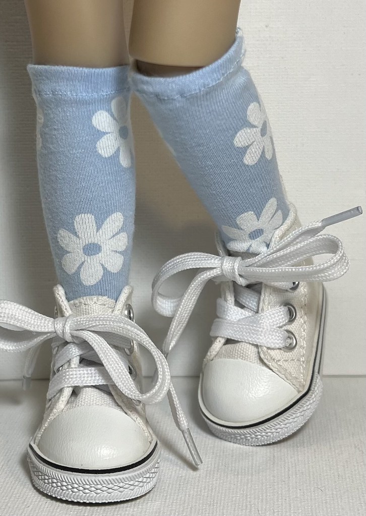 Baby Blue And Daisies...Tall Socks For Ruby Red FF Dolls...
