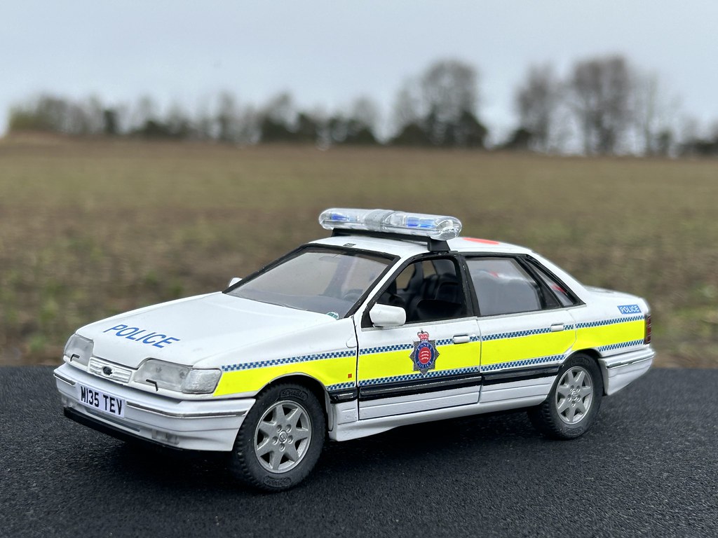 1/25 Ford Granada Essex Police Traffic Car