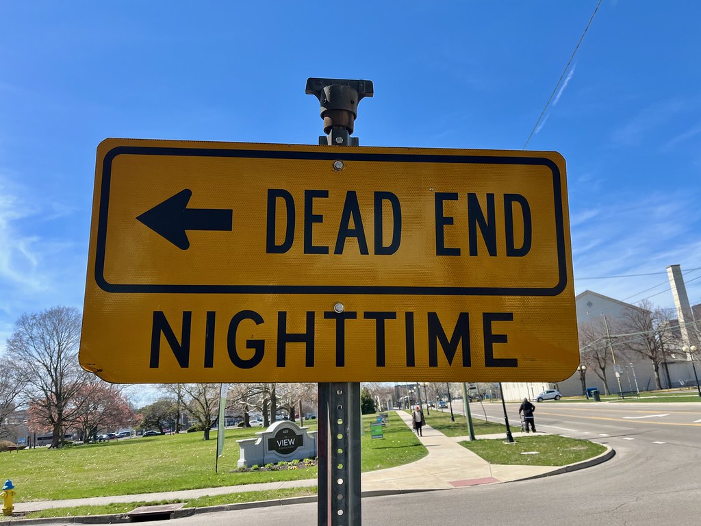 Dead End - Nighttime. Photo by howderfamily.com; (CC BY-NC-SA 2.0)
