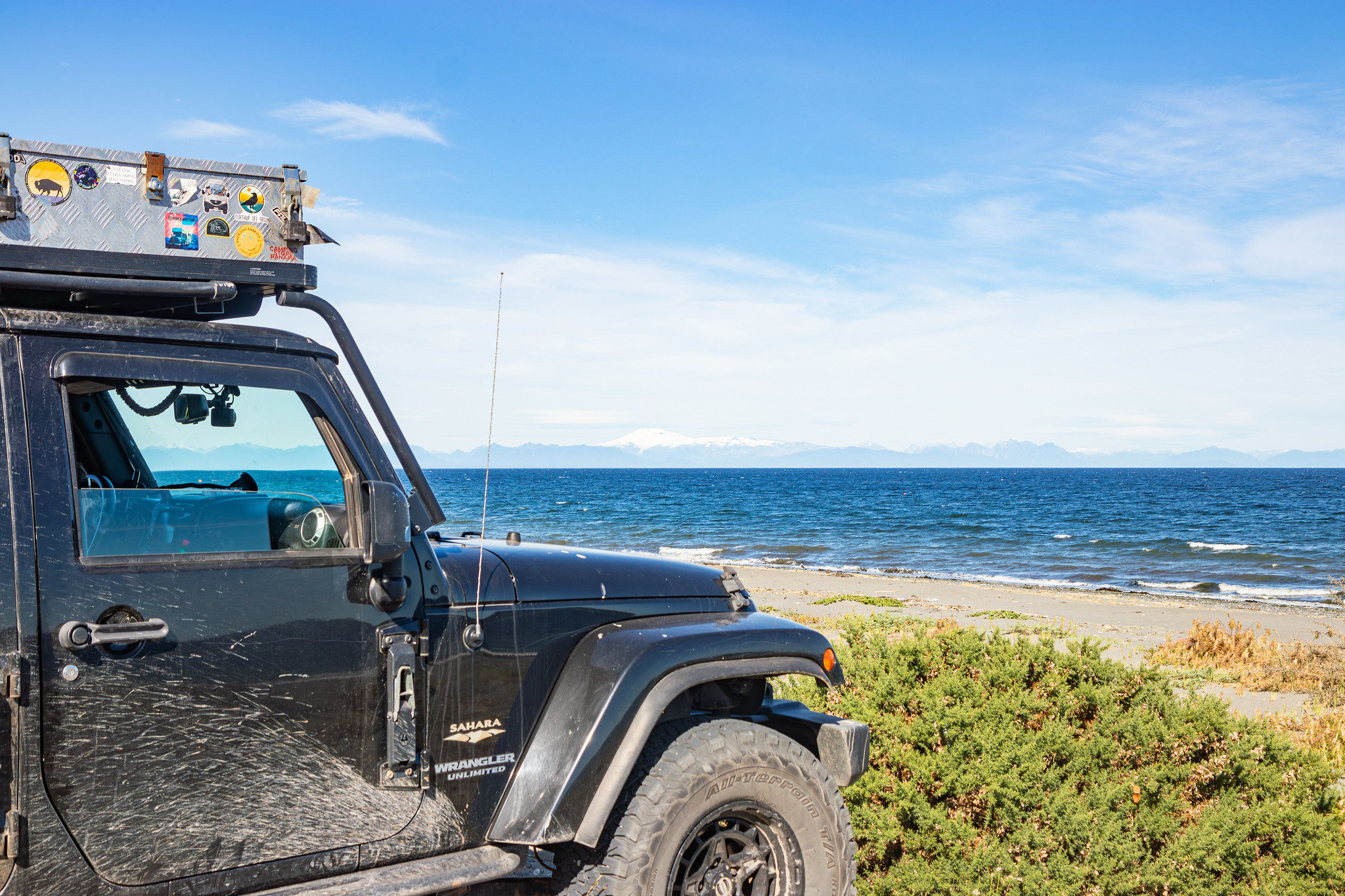 Jeep Overland face à la mer sur Chiloé Road trip Chili