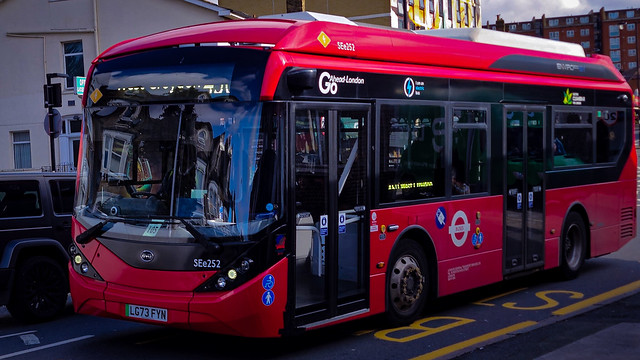 SEe252 | LG73FYN | 450 West Croydon | Metrobus