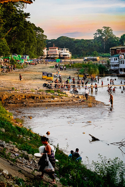 Mandalay - riverside bank full of people and boats