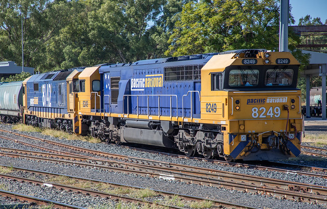 Pacific National 8249 and 8142 on LCL shunt train in Parkes