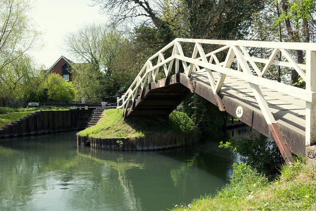 bridge 54 kennet canal