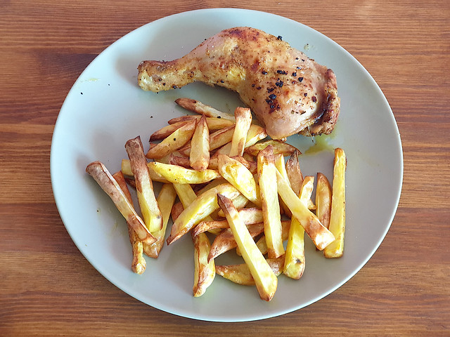food_airfryer006_chicken_thigh_french_fries