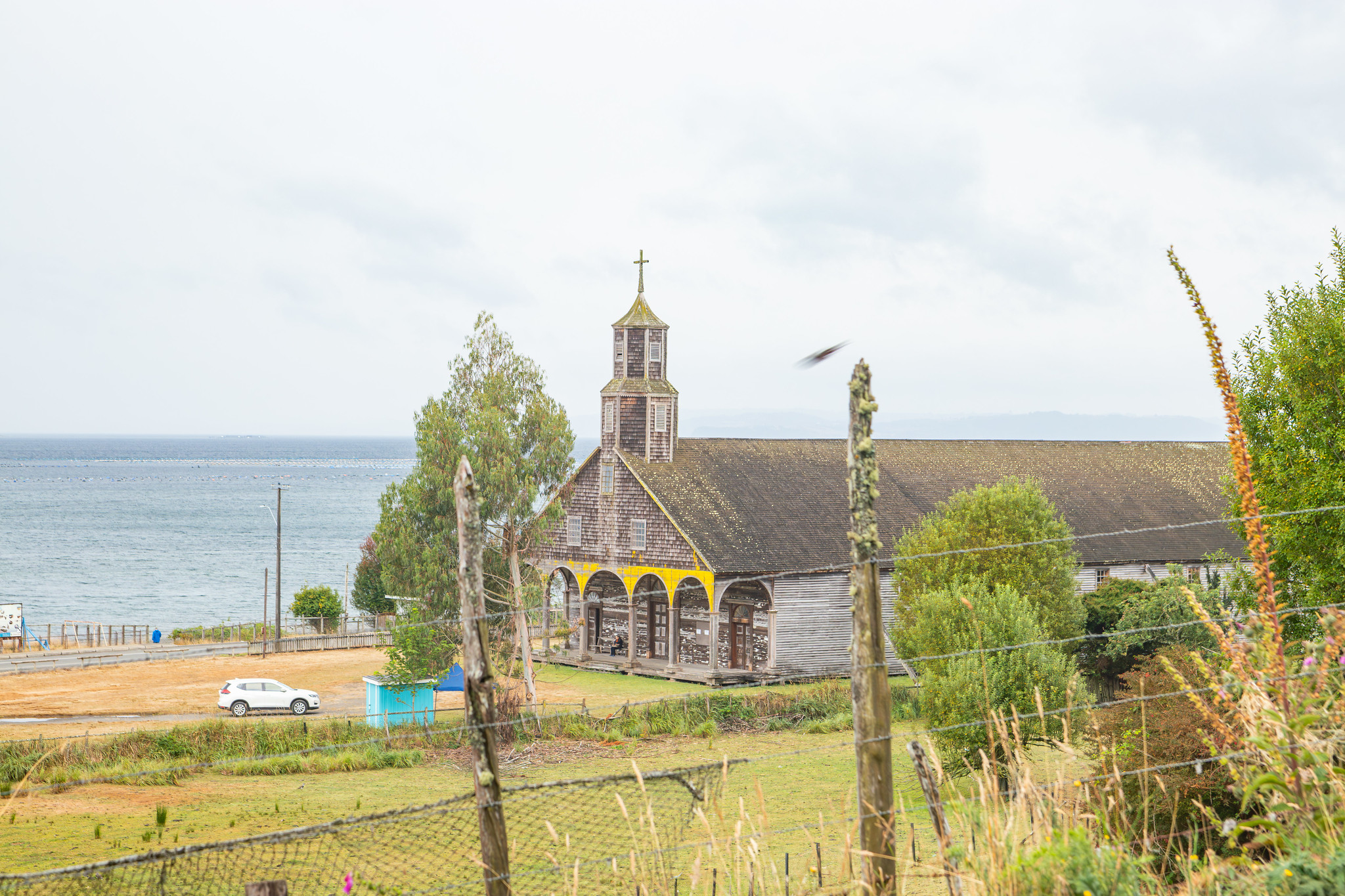 Une église face à la mer sur l'île de Chiloé