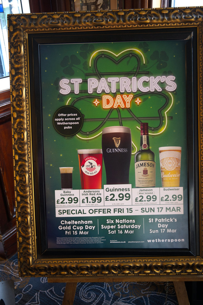 DSC_4343 The Masque Haunt JD Wetherspoon English Pub Old Street Shoreditch London St Patrick's Day Special offer Guinness Stout Beer £2.99 per pint a saving of £2 off the normal price. Smoke and Mirrors Rip-off!
