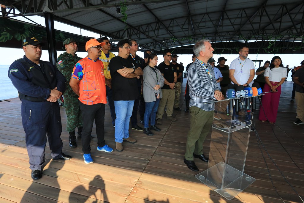 26.03.24 -Operação para retirada de flutuantes do Tarumã-Açú é iniciada em Manaus